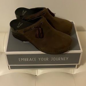 Dansko Shannon Nubuck Leather Tassel Clog Mule size 40